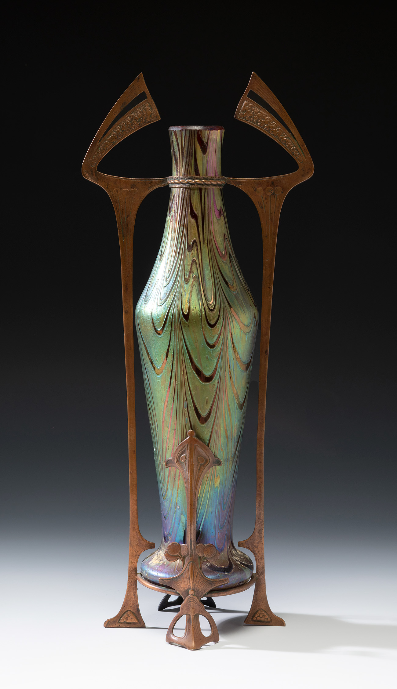 Jugendstil LOETZ vase; Austria, ca. 1900.Iridescent blown glass.An iridescent blown glass vase