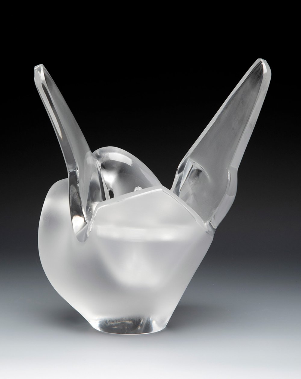 MARC LALIQUE (Paris, France, 1900 - 1977).Vase "Sylvie". France, ca. 1960-70.Translucent and satin- - Image 3 of 6