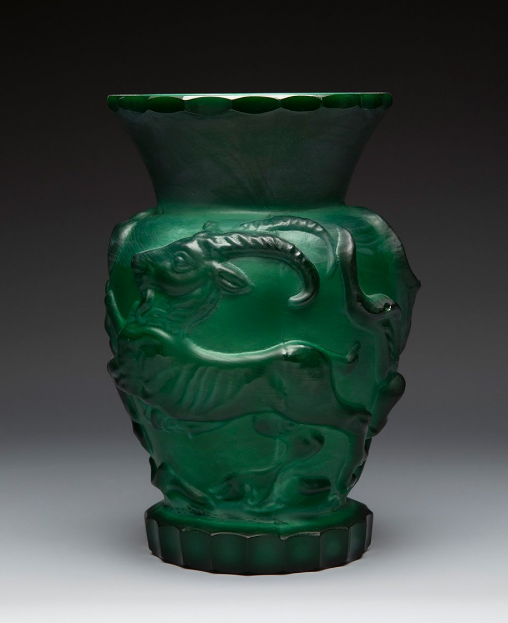 HENRY SCHLEVOGT (1904 - 1984). Bohemia, ca. 1940.Art Deco period vase, in green malachite moulded - Image 3 of 3