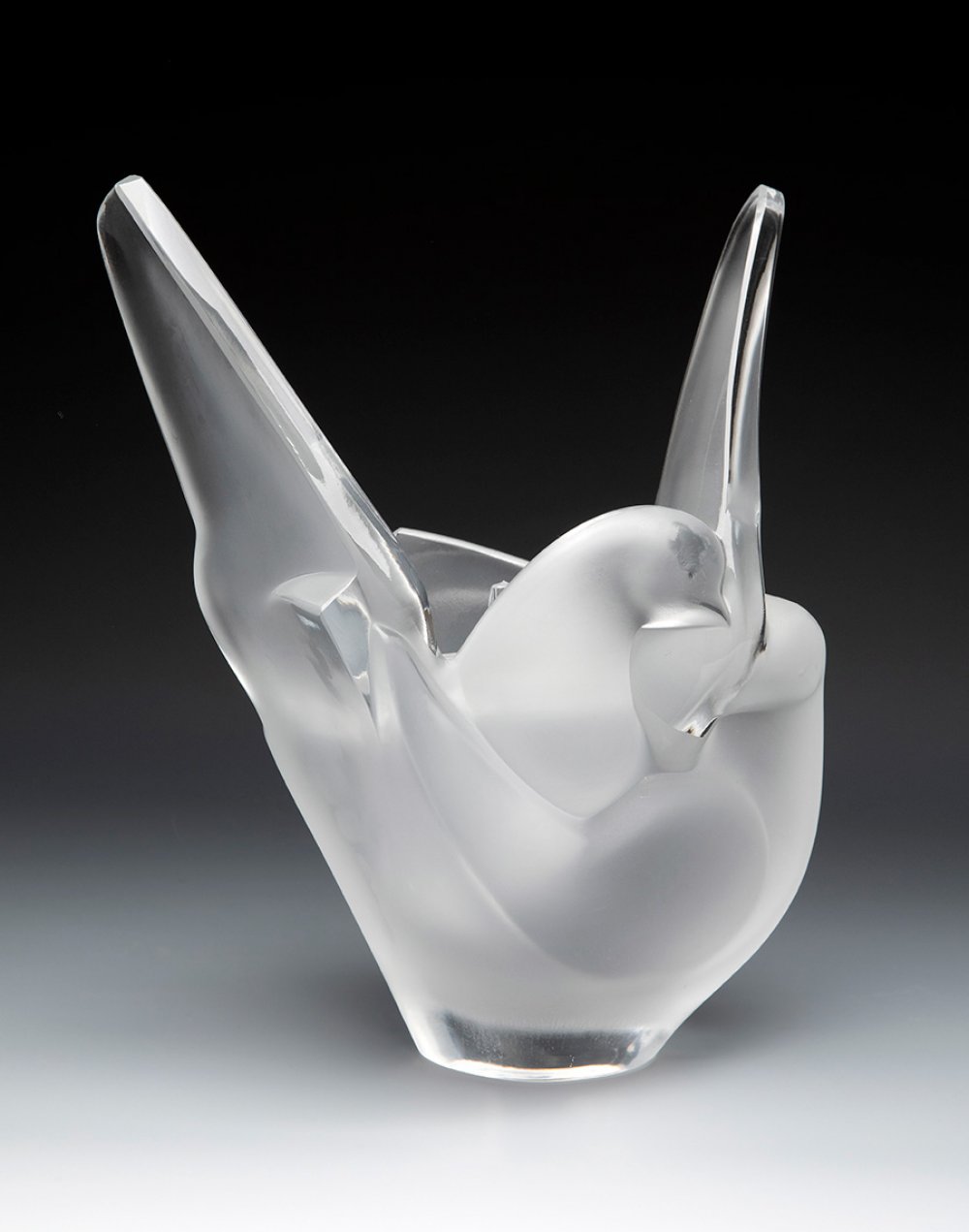 MARC LALIQUE (Paris, France, 1900 - 1977).Vase "Sylvie". France, ca. 1960-70.Translucent and satin- - Image 6 of 6