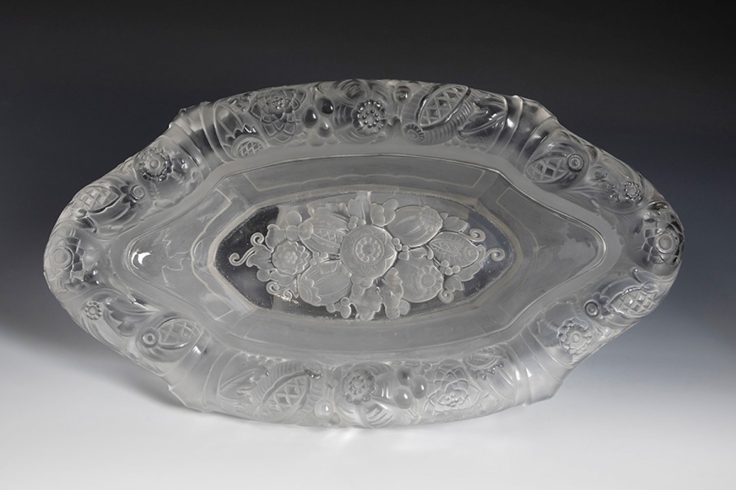 Oval centre. France, mid-20th century.Moulded glass.Wear and tear due to use and the passage of - Image 2 of 4