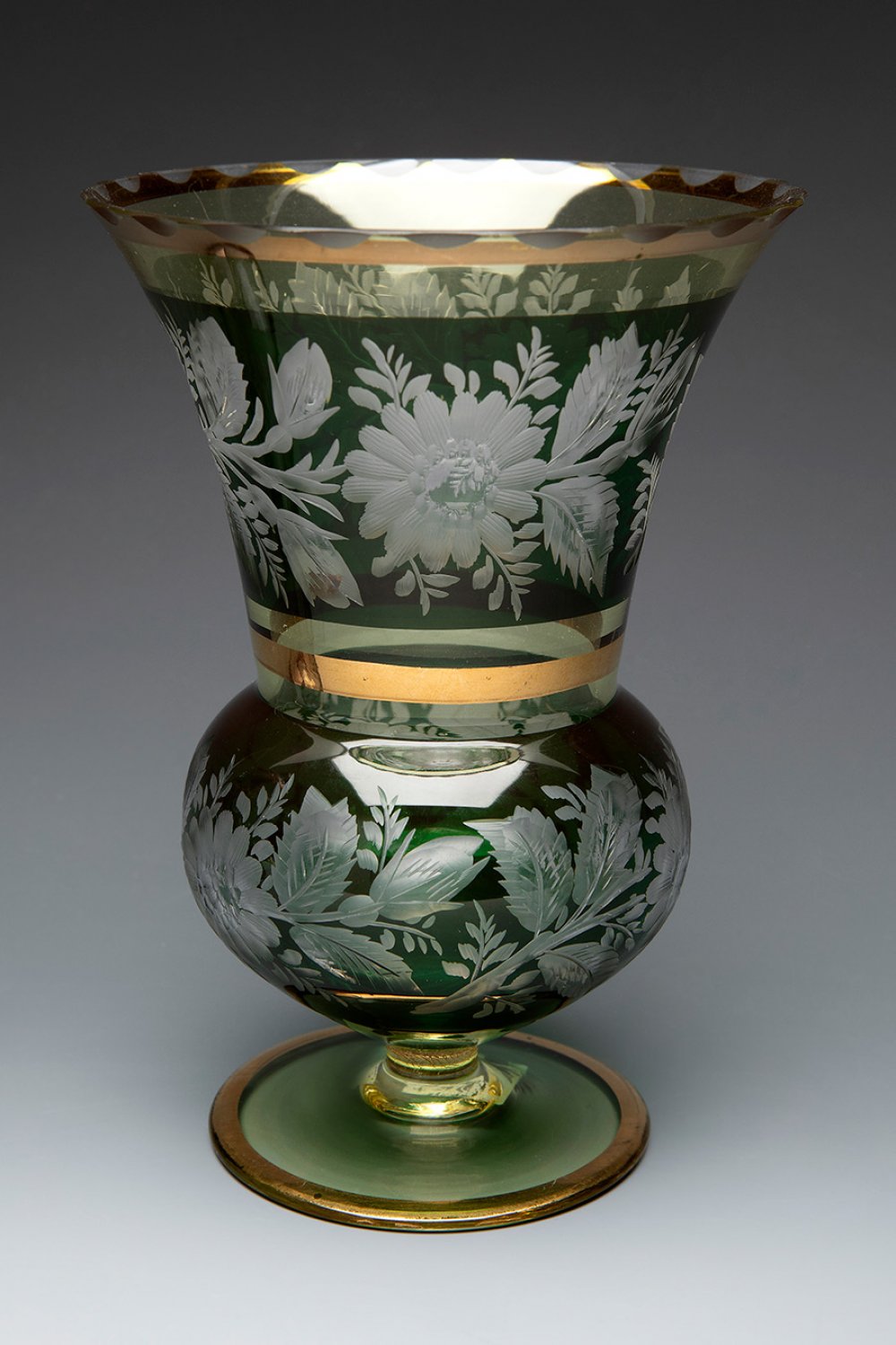 BOHEMIA. Czechoslovakia, second half of the 20th century.Two vases and a bonbonniere.In cut glass. - Image 4 of 5