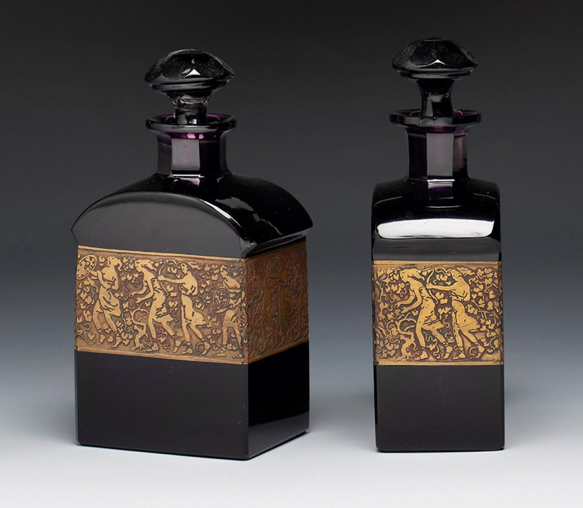 MOSER. Czechoslovakia, ca. 1910.Pair of perfume bottles.Moulded glass.Signed on the reverse of the - Image 3 of 5