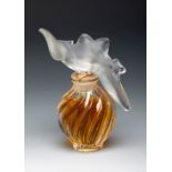 LALIQUE, ca. 1960.Perfume "L'Air du Temps", for Nina Ricci.Moulded glass.Marks and numbering on