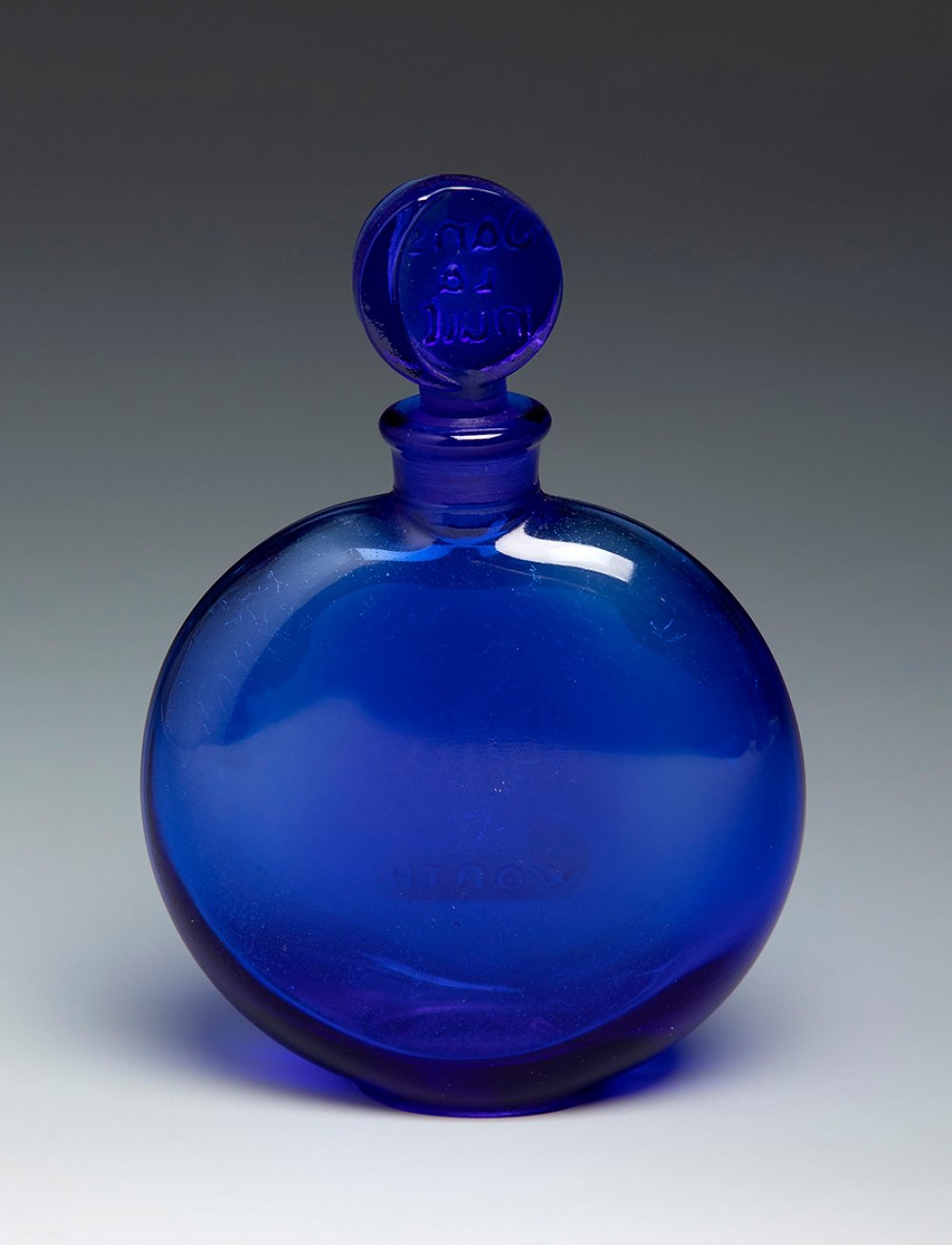 Worth "Dans la Nuit" fragrance bottle, ca. 1980.Blue moulded glass.Marks on the reverse of the - Image 2 of 4