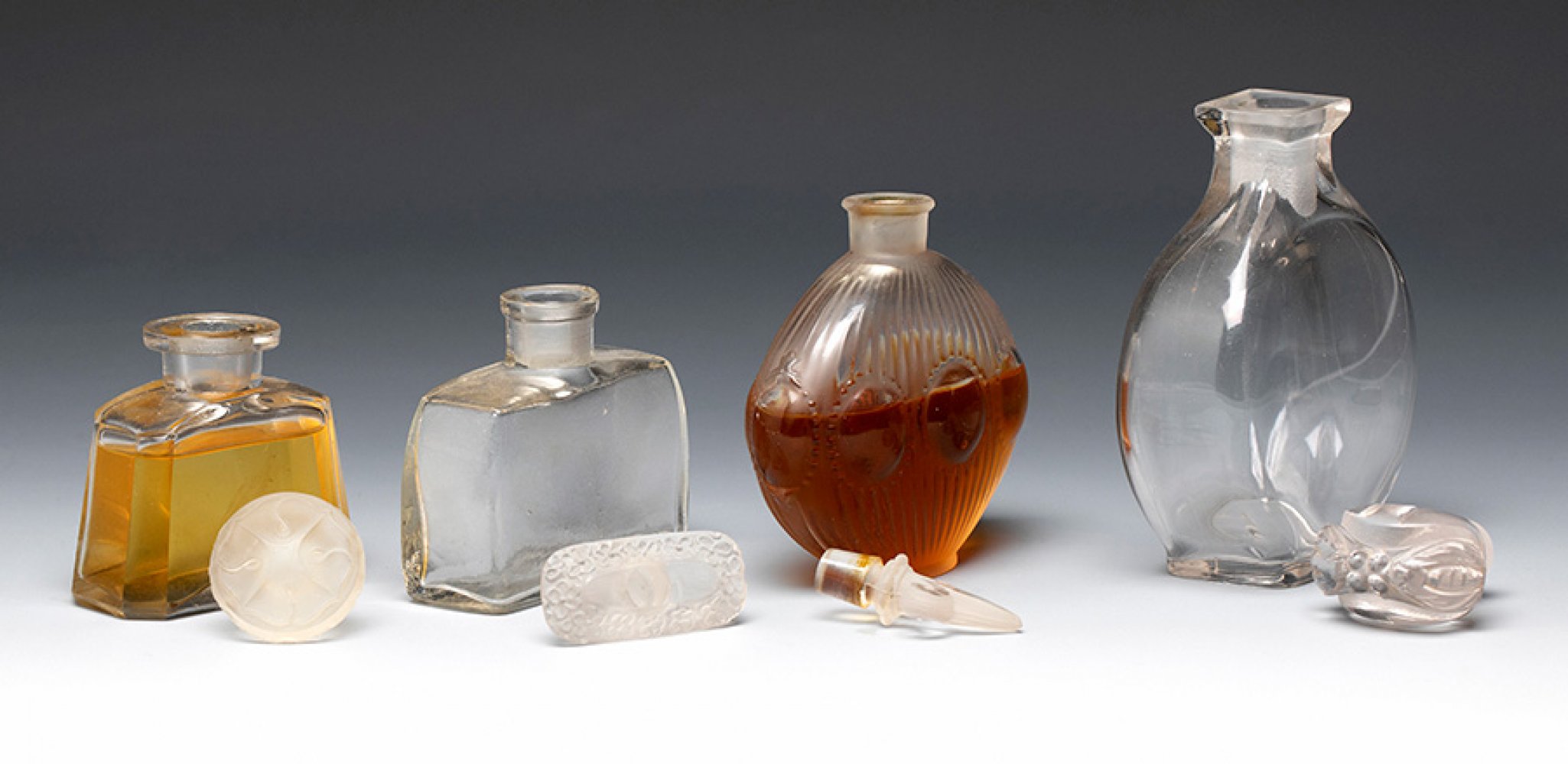 Four Art Deco perfume bottles. France ca. 1940. Moulded glass.Provenance: Spanish private - Image 2 of 3