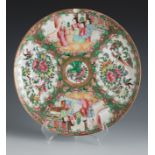 Canton Rose Family style dish. China, 19th century.Hand-painted porcelain.Measurements: 24.5 cm (