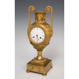 Clock; Empire style, first third of 1810.Gilt bronze.It is in running condition.The pendulum is