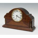Clock; England, early 20th century.Wood.It presents faults on the sides.Measurements: 16.5 x 36 x