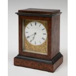 Office clock; 19th century.Carved wooden box.Preserves key.Presents illegible signature.