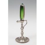 Oil lamp clock; late 19th - early 20th century.Glass and metal.Measurements: 36 x 13 cm.Oil lamp