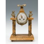 Empire style clock; 19th century.Gilt bronze and agate.Measurements: 38 x 24 x 10.5 cm.Clock from