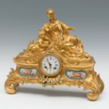 Table clock; Napoleon III, ca. 1870.Gilt bronze and porcelain plates.Measurements: 38.5 x 43 x 16