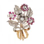 Floral brooch in 18kt yellow gold and platinum, 50's. Leaves with diamonds, rose cut. Central flower