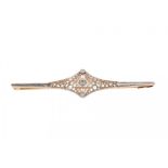 Art Deco pin brooch, 1930s in 18 kt yellow gold. and platinum view, with diamonds, size 8/8, with