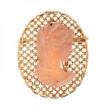 Italian cameo brooch, late 19th century style. 18kts yellow gold lattice background and female