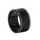 GUCCI "GG". Ring in 18 kts white gold and black synthetic corundum. Unisex model, Nº 25