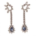 Long earrings with movement in 18 kt white gold, with 52 brilliant-cut diamonds, with an approximate