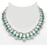 Choker necklace in 18kts white gold with oval profiles linked with emerald border, round cut,