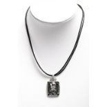 Rectangular white gold pendant with a skull in high relief in the central part, with bicolor