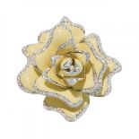 Pendant brooch in enamel and 18k white gold. Naturalist-inspired model in the shape of a flower,