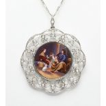 Pendant with chain of the nineteenth century. Circular pendant in platinum with enameled central