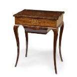 Side table. England, 19th century.Rosewood and brass.Measurements: 72 x 57 x 38 cm.Side table of