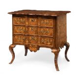 Dutch chest of drawers, 18th century.With marquetry.Bronze handles.Measurements: 80 x 87 x 58 cm.