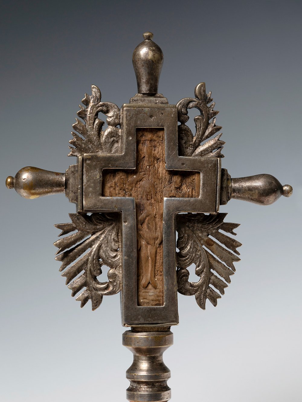 Post-Byzantine Orthodox cross, Mount Athos, 17th century.Cedar wood.In the 19th century it was - Image 3 of 3