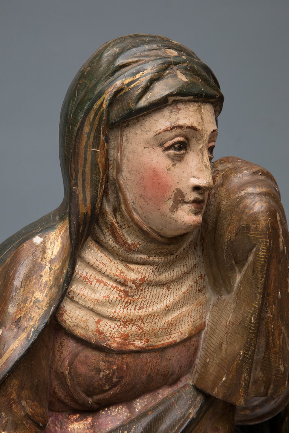 Castilian school; 15th century."Virgin of Calvary".Carved and polychromed wood.It presents faults in - Bild 2 aus 7