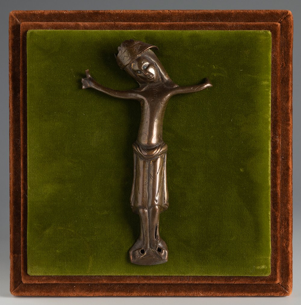 Transitional Romanesque-Gothic Christ, 13th century.Bronze.On upholstered wood.Measurements: 17 x 10 - Image 2 of 4