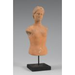 Female figure from the Hellenistic period, Tarentum, Magna Graecia (4th-3rd century BC).Terracotta.