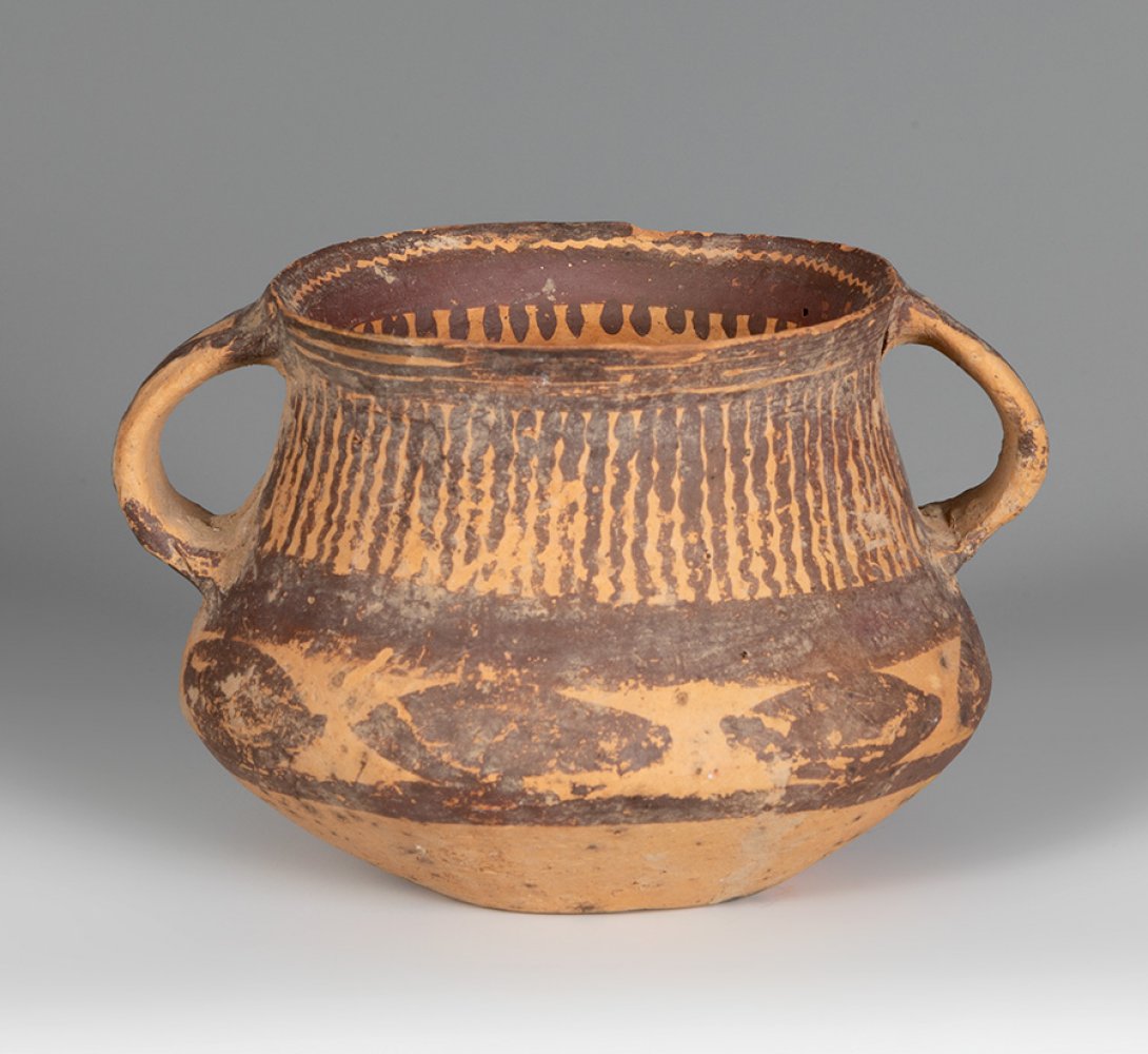 Vase. China, Neolithic period, 4th millennium BC.Polychrome ceramic with geometric motifs.