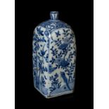 Vase; Ming Dynasty, China, 16th century.Kraak porcelain. Slight wear on the rim.Measurements: 25 x