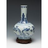 Chinese vase, Qing dynasty, Qianlong period. Late 18th century.Hand-painted porcelain.Seal on the