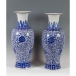 Pair of vases. China, 20th century.Enamelled porcelain.With seal on the base.Measurements: 64 x 25