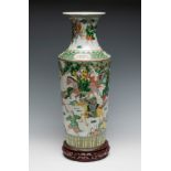 Chinese Wukai vase, Qing dynasty, Kangxi period. First quarter of the 18th century.Hand-painted