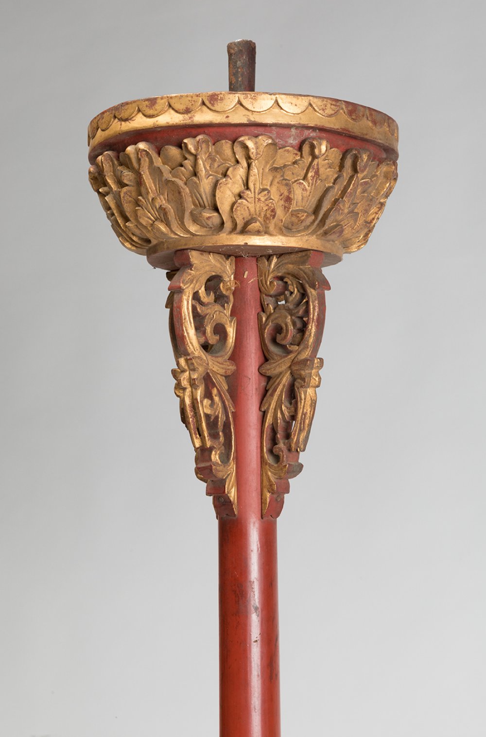 Palatial floor lamp. China, late Qing dynasty, 19th century.Carved polychromed and gilded wood. - Bild 7 aus 7