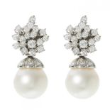 Pair of detachable earrings with pearls and diamonds. Model with two bodies, the upper one in the