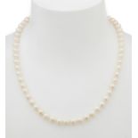 Necklace made of a row of 8.4 mm diameter pearls with 18 kts. gold and enamel.Measurements: 56 cm (