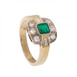 Ring in 18kt yellow gold. With central natural emerald, extra quality in color and brightness,