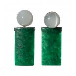 Pair of long earrings in jade moonstone and 18kt white gold. Detachable model with cabochon cut