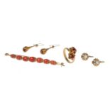 18kt yellow gold pin with 7 coral beads. With prong clasp and lock clasp.Set of ring and long