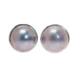 Pair of earrings in 18kts white gold Chanel type model. With gray mabé pearl with bezel in white