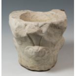 Castanets Capital; Renaissance; Spain XVI.Carved marble.It has a later casting.Measurements: 34 x 38