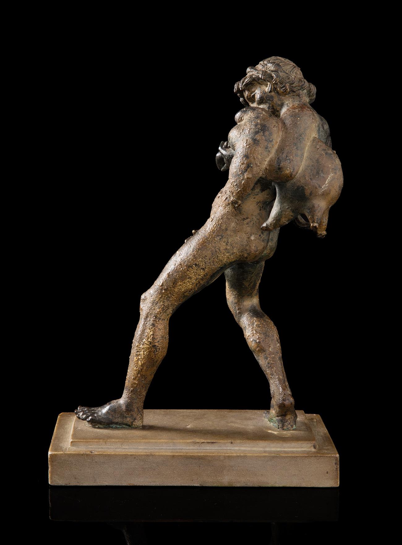 Italian school; "Grand Tour", 19th century."Satyr with a boot".Bronze.Measures: 34 x 23 x 11 cm. - Image 5 of 7