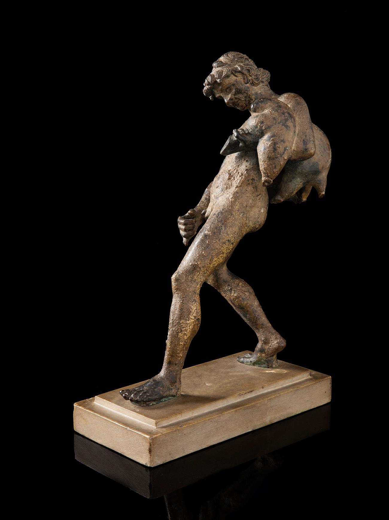 Italian school; "Grand Tour", 19th century."Satyr with a boot".Bronze.Measures: 34 x 23 x 11 cm. - Image 7 of 7