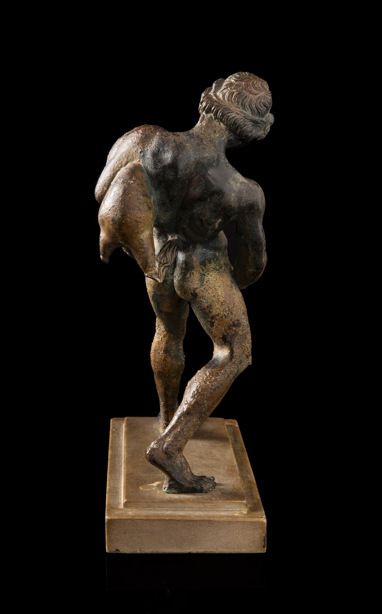 Italian school; "Grand Tour", 19th century."Satyr with a boot".Bronze.Measures: 34 x 23 x 11 cm. - Image 6 of 7
