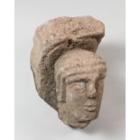 Romanesque corbel; 12th-13th century.Carved stone.It shows signs of wear due to the passage of