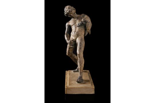 Italian school; "Grand Tour", 19th century."Satyr with a boot".Bronze.Measures: 34 x 23 x 11 cm. - Image 2 of 7